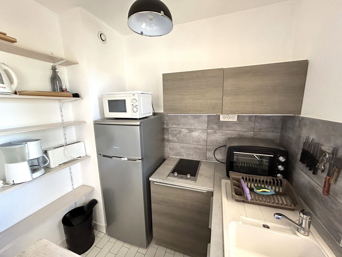 Appartement 1er étage à 60m de la plage, parking privé - Photo 4