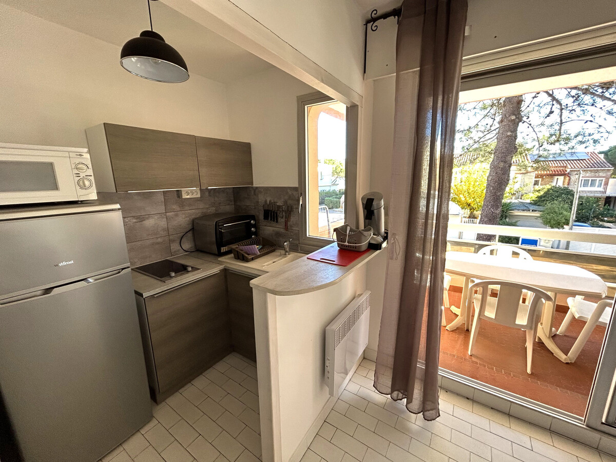 Appartement 1er étage à 60m de la plage, parking privé - Photo 8