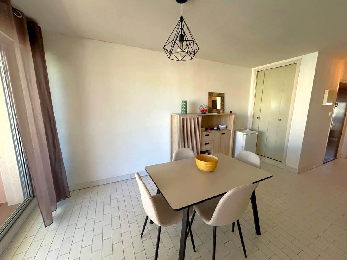 Appartement 1er étage à 60m de la plage, parking privé - Photo 11