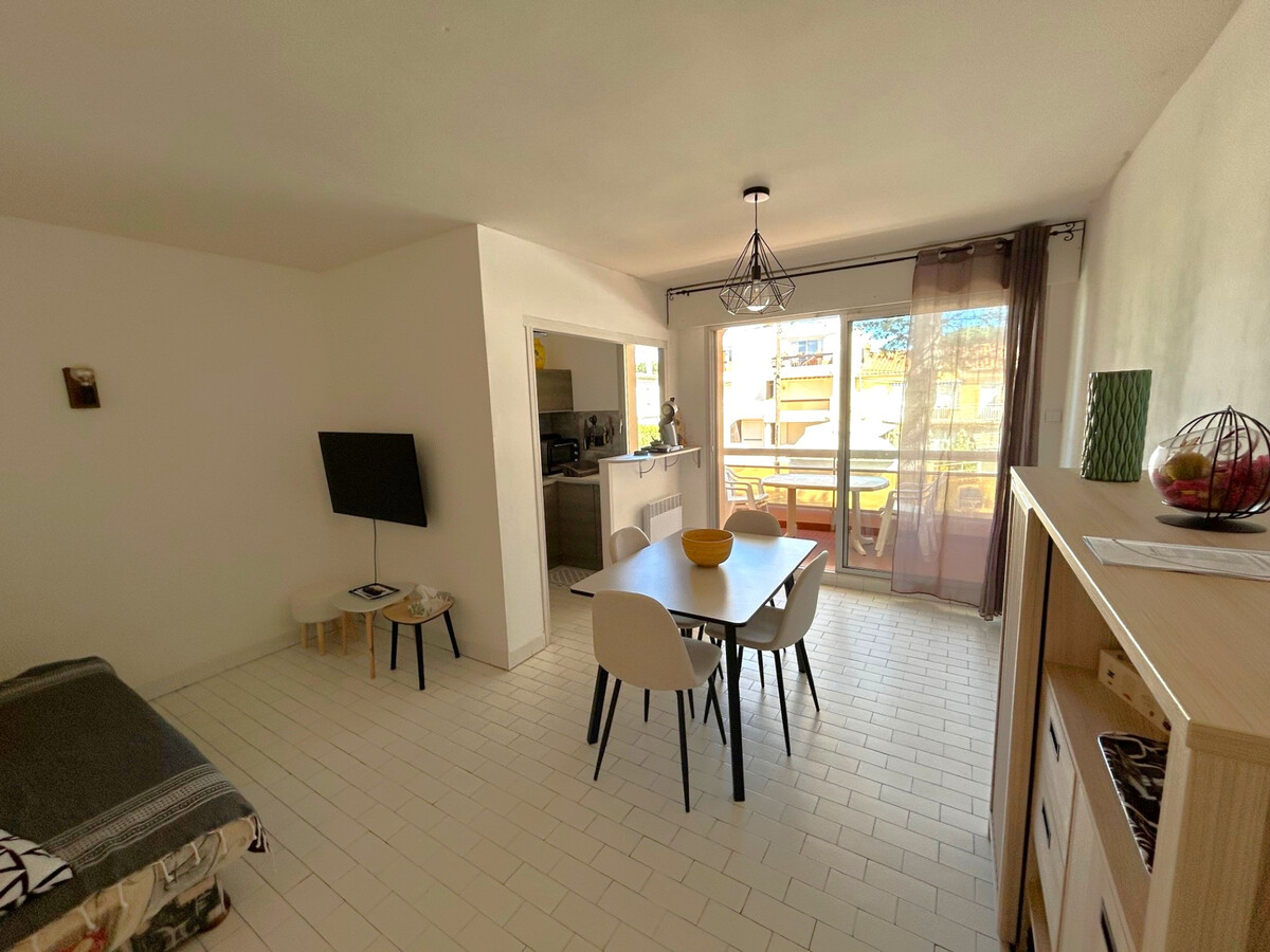 Appartement 1er étage à 60m de la plage, parking privé - Photo 12