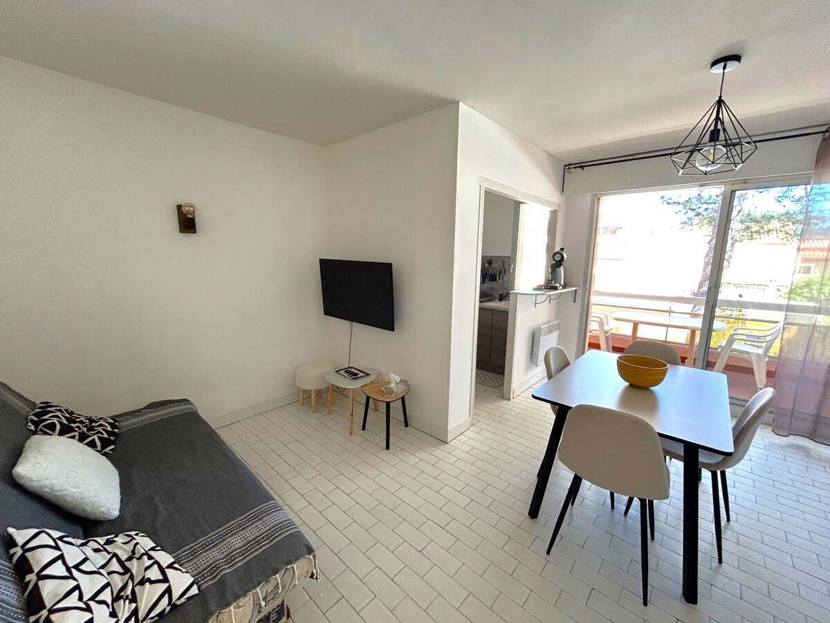 Appartement 1er étage à 60m de la plage, parking privé - Photo 13
