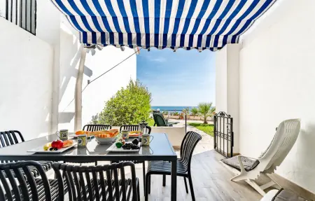 Faro's Beachfront House, Location Maison 4 personnes à Mijas - Photo 1