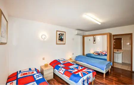 Maison 5 chambres piscine à Laroque des Albères : photo 18