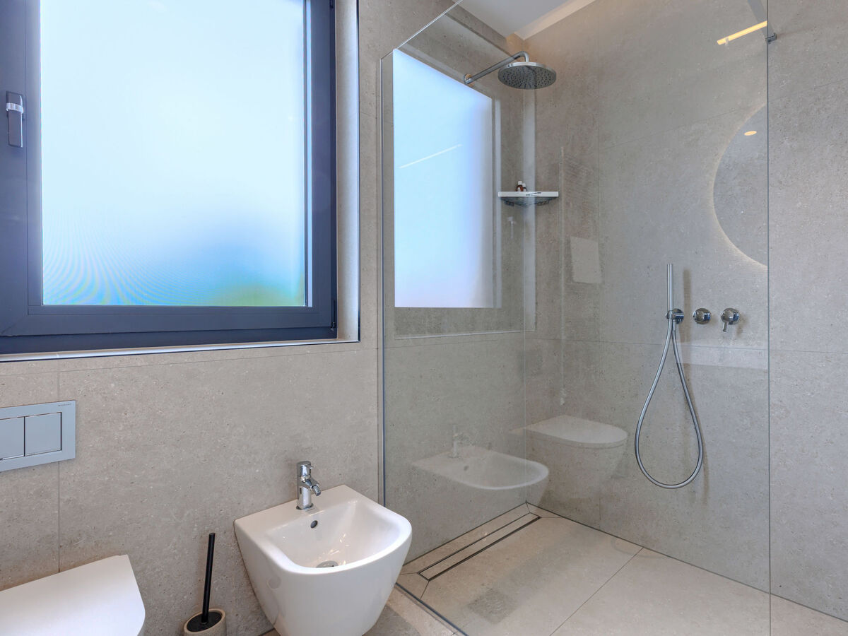 Villa Sola – 5 chambres, piscine privée à Tinjan - Photo 24