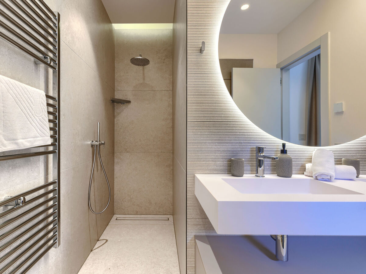 Villa Sola – 5 chambres, piscine privée à Tinjan - Photo 35