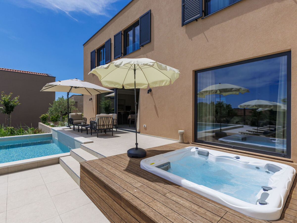 Villa Sola – 5 chambres, piscine privée à Tinjan - Photo 38