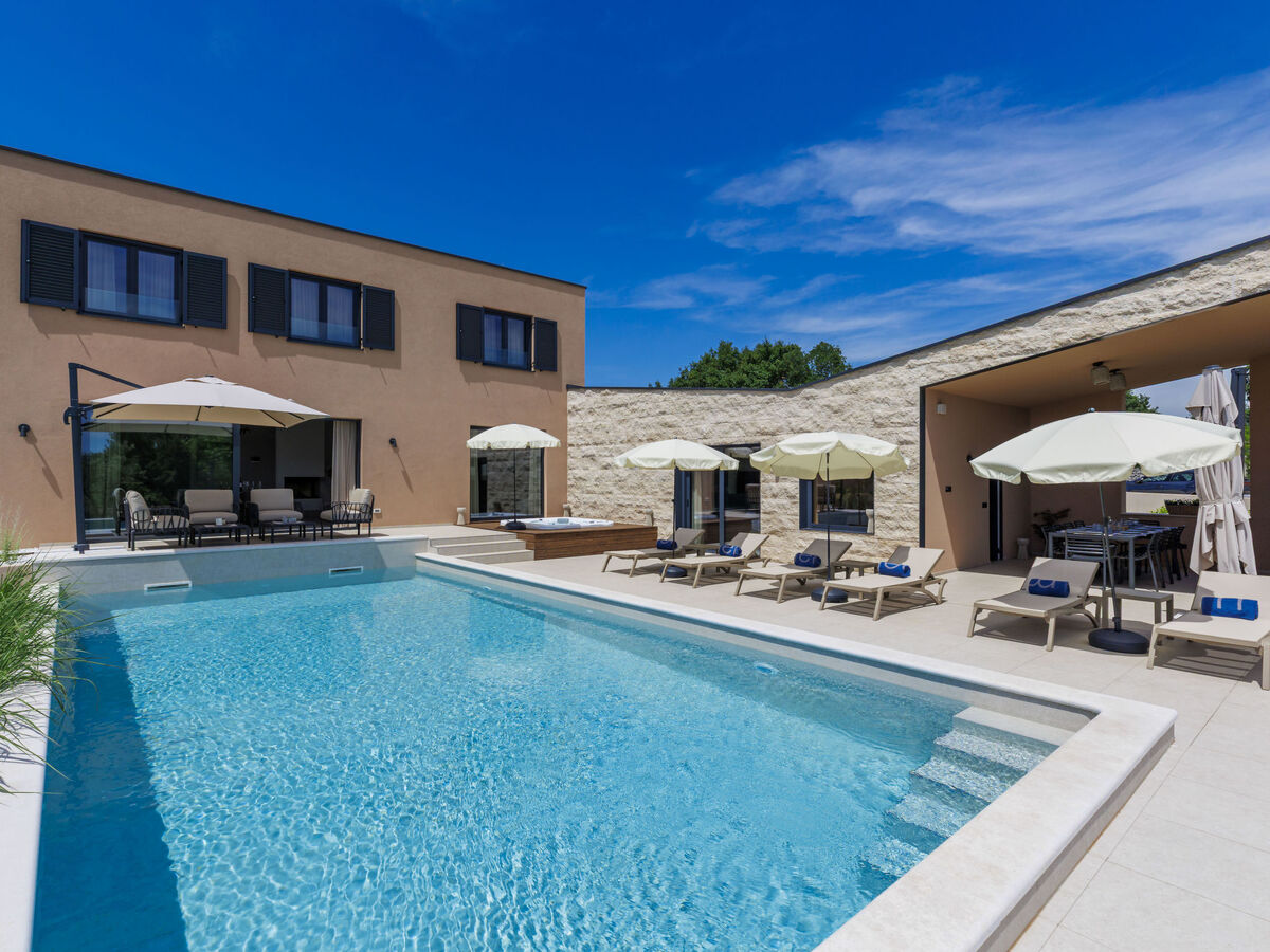 Villa Sola – 5 chambres, piscine privée à Tinjan - Photo 43
