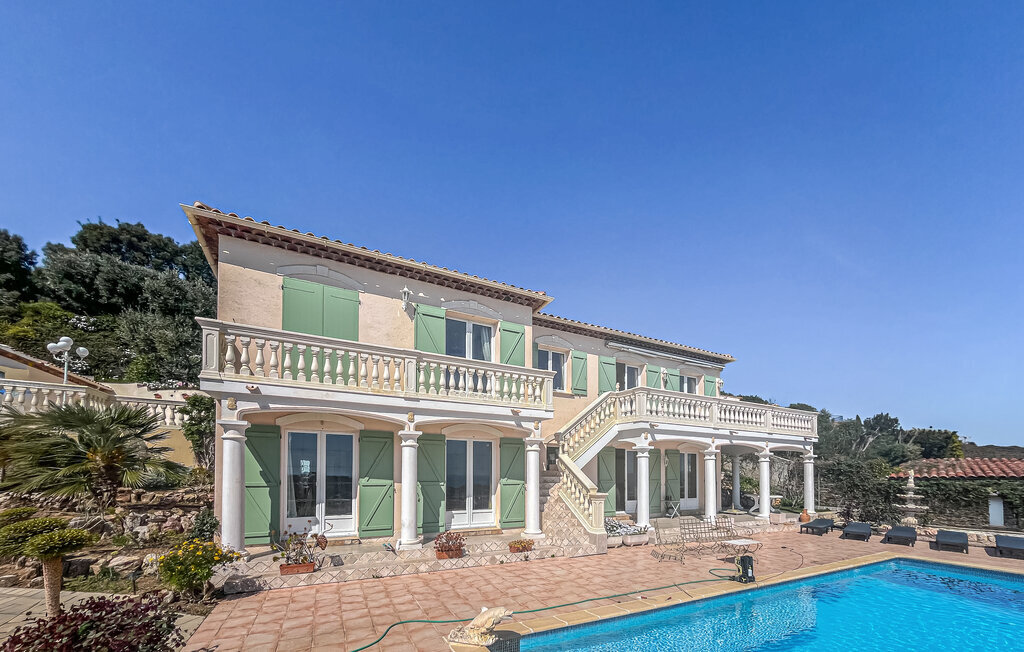 Villa avec piscine et vue mer à Cavalaire - Photo 1