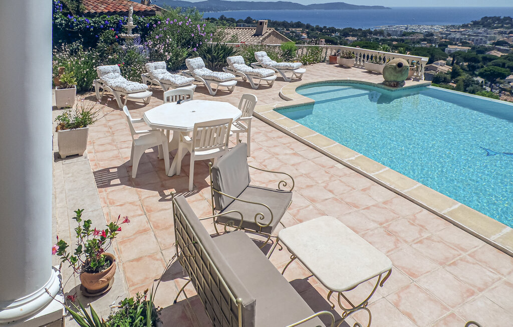 Villa avec piscine et vue mer à Cavalaire - Photo 2