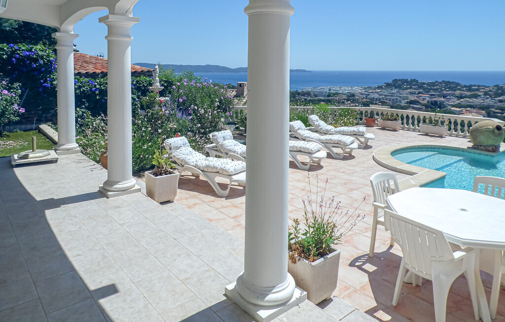 Villa avec piscine et vue mer à Cavalaire - Photo 12