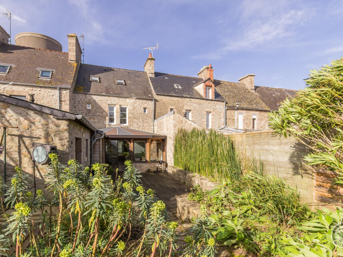 Maison mitoyenne 3 niveaux, jardin clos - Barfleur - Photo 6