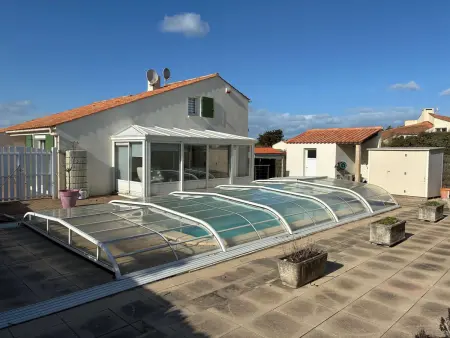 Villa 8 pers. piscine chauffée à 500 m de la mer