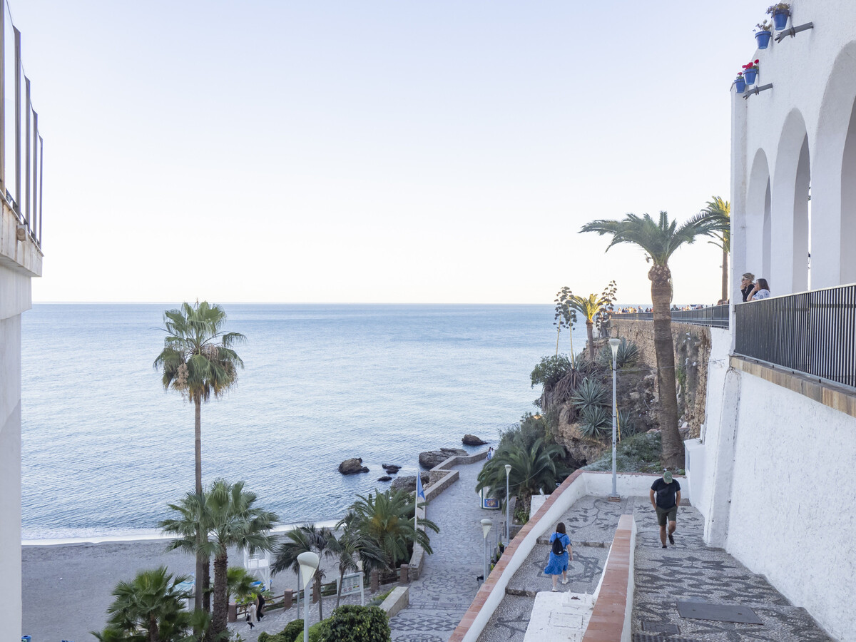 Maison 200 m² avec terrasse rooftop, centre Nerja - Photo 35
