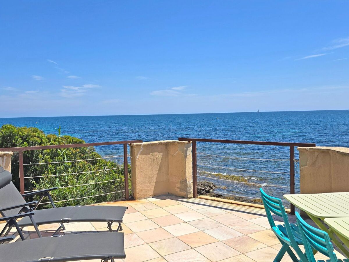 Maison pieds dans l'eau à Sainte-Maxime - Photo 1