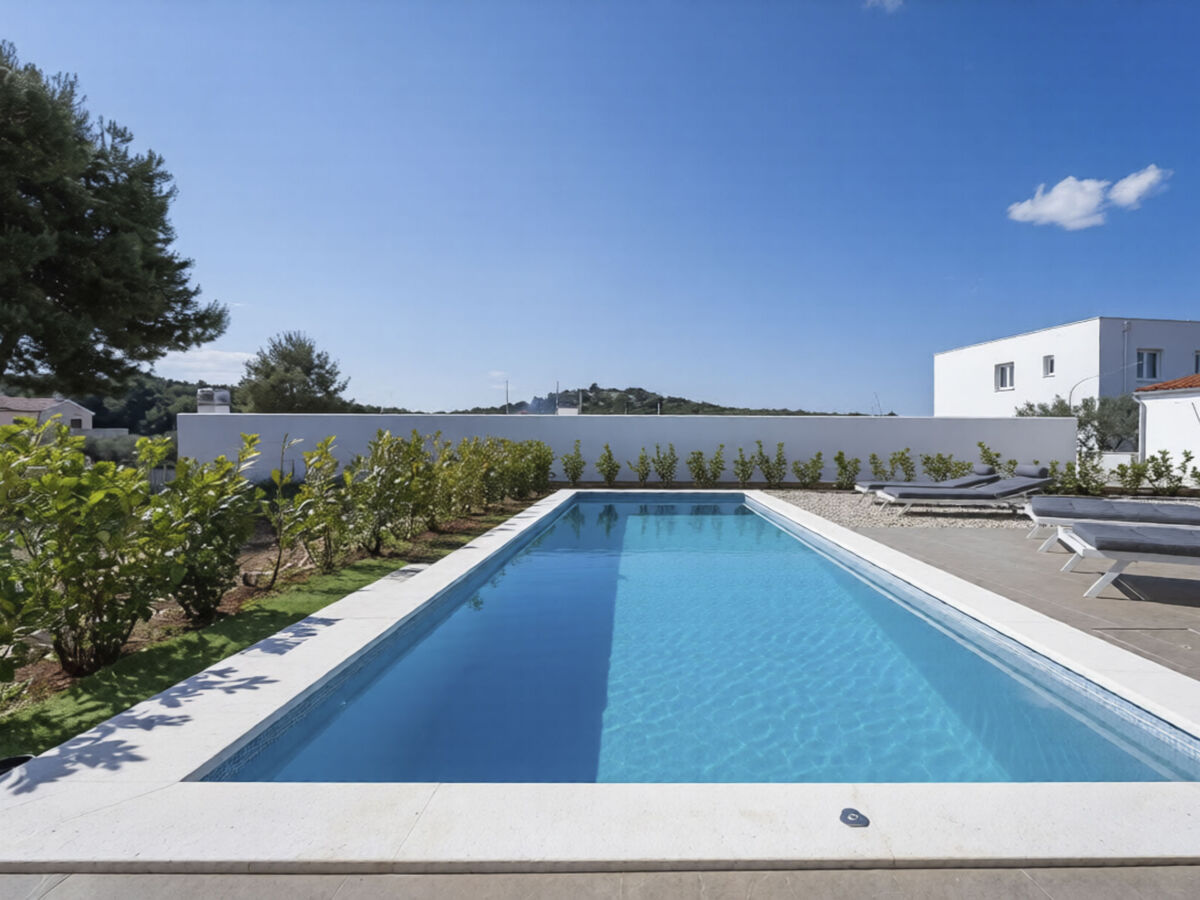 Villa Nikoleta avec piscine privée à Tribunj - Photo 3