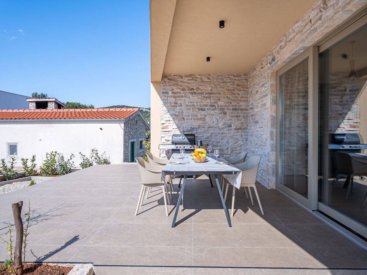 Villa Nikoleta avec piscine privée à Tribunj - Photo 4