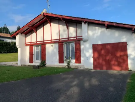 Location maison à Saint Pée sur Nivelle, Maison familiale à Saint-Pée-sur-Nivelle avec jardin