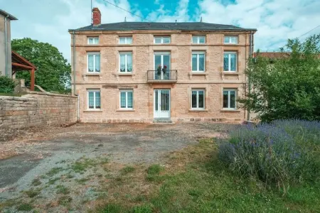 Location maison à Nouart, Maison Nouart avec Jardin Barbecue