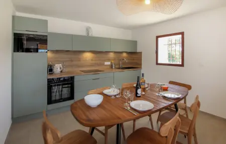 Maison provençale en pierre avec terrasse et 3 hectares : photo 4