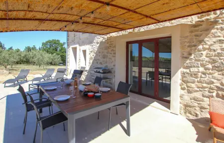 Maison provençale en pierre avec terrasse et 3 hectares : photo 8