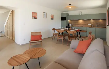 Maison provençale en pierre avec terrasse et 3 hectares : photo 10