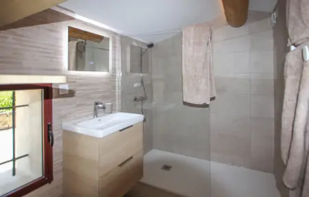 Maison provençale en pierre avec terrasse et 3 hectares : photo 13