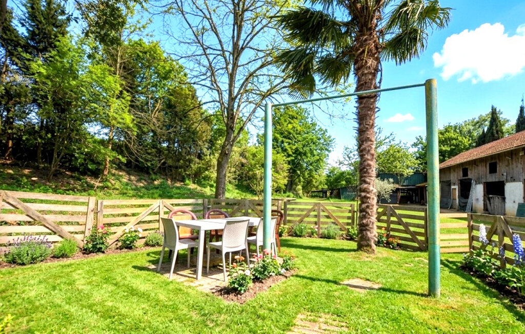 Maison rustique au jardin calme à Cazalrenoux - Photo 1
