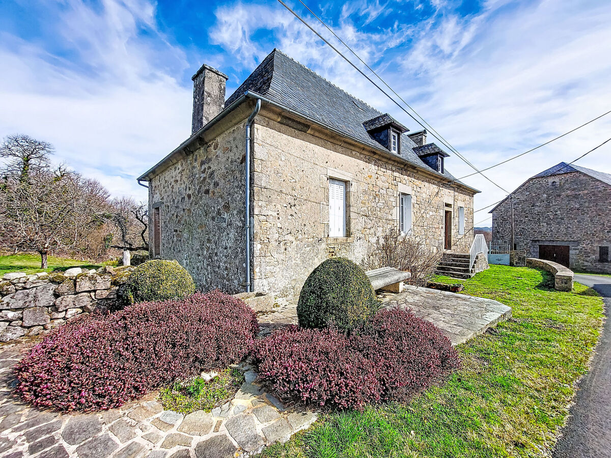 Gîte Saint Sauveur – Maison rustique à St-Martin-La-Meanne - Photo 1