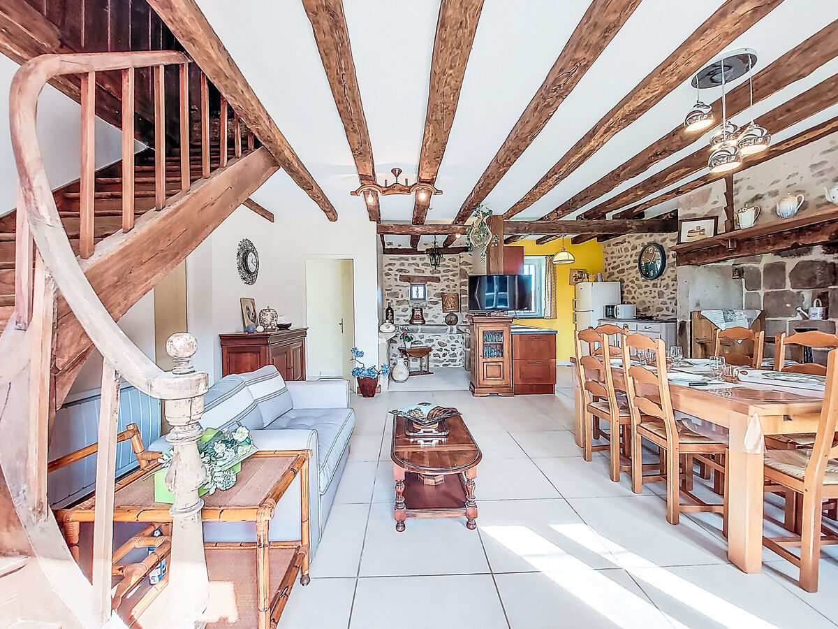 Gîte Saint Sauveur – Maison rustique à St-Martin-La-Meanne - Photo 2