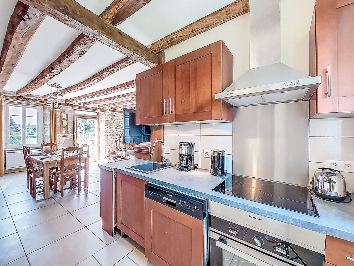 Gîte Saint Sauveur – Maison rustique à St-Martin-La-Meanne - Photo 10