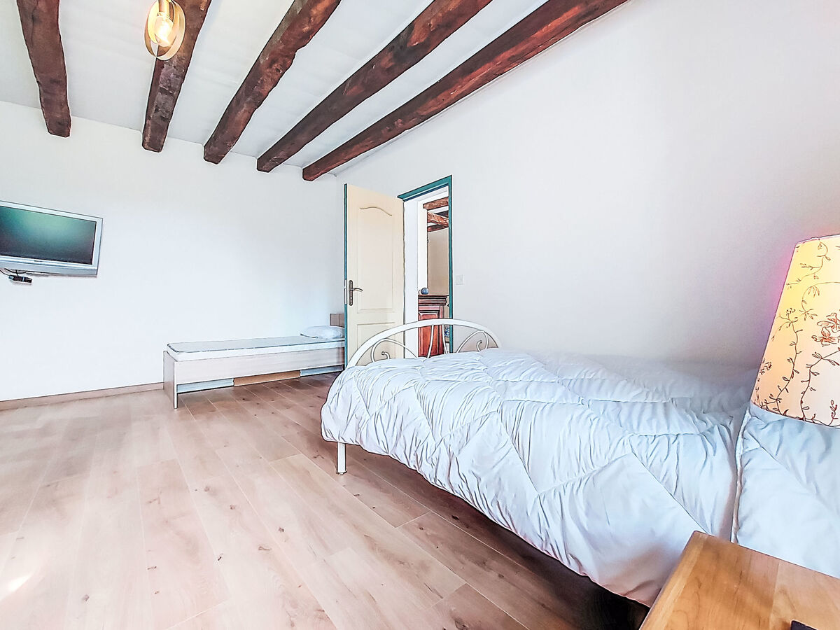 Gîte Saint Sauveur – Maison rustique à St-Martin-La-Meanne - Photo 12
