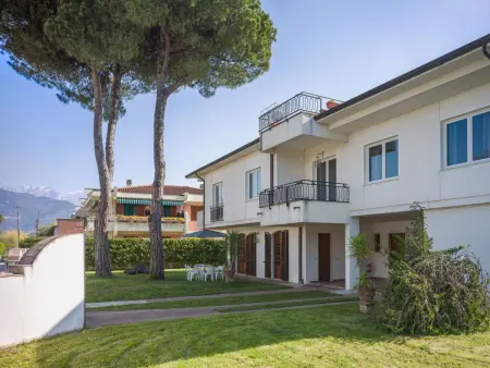 Grand Appartement 100m² avec jardin à Marina di Massa : photo 3
