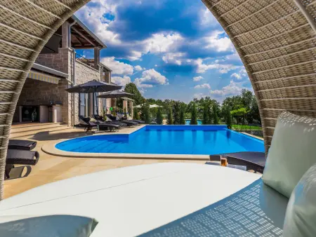 Villa Laura An : maison 4 chambres avec piscine infinity à Poreč : photo 2