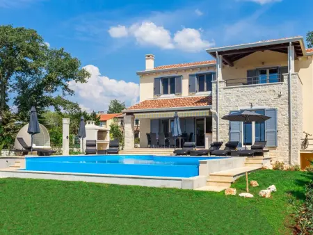 Villa Laura An : maison 4 chambres avec piscine infinity à Poreč : photo 3