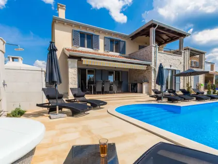 Villa Laura An : maison 4 chambres avec piscine infinity à Poreč : photo 8