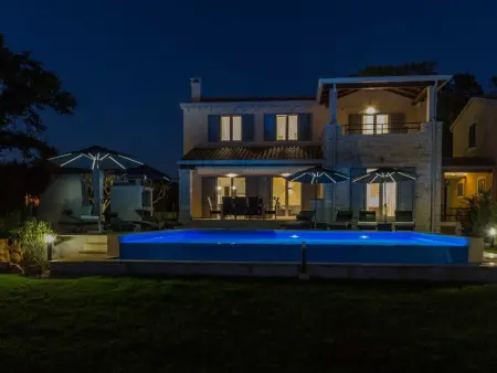 Villa Laura An : maison 4 chambres avec piscine infinity à Poreč : photo 24
