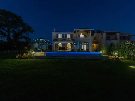 Villa Laura An : maison 4 chambres avec piscine infinity à Poreč : photo 25