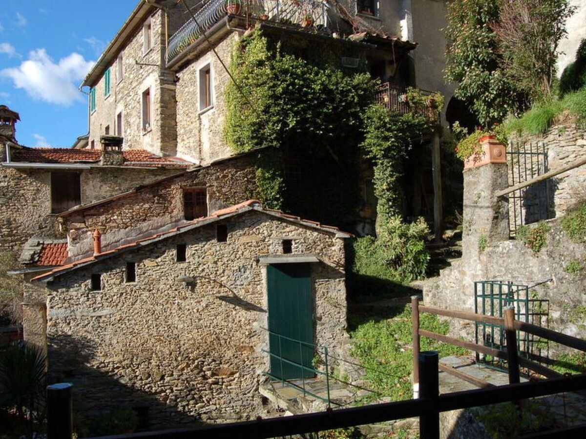Maison Emilia à Stazzema, 3 chambres, piscine et grand jardin - Photo 11