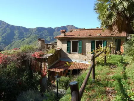 Maison Emilia à Stazzema, 3 chambres, piscine et grand jardin