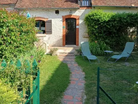 Gîte charme avec piscine couverte, 3000m² jardin privatif : photo 2