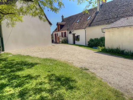Gîte charme avec piscine couverte, 3000m² jardin privatif : photo 9