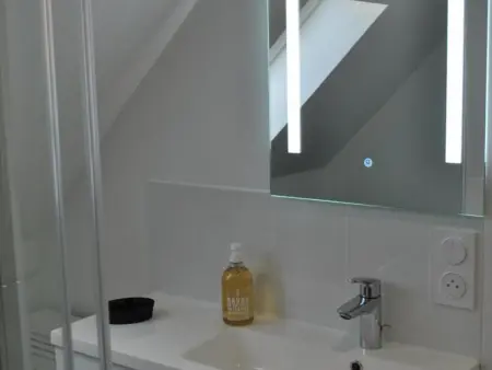 Gîte charme avec piscine couverte, 3000m² jardin privatif : photo 28