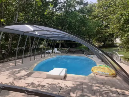 Gîte charme avec piscine couverte, 3000m² jardin privatif : photo 32