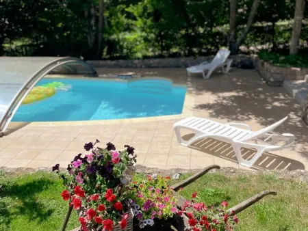 Gîte charme avec piscine couverte, 3000m² jardin privatif : photo 34