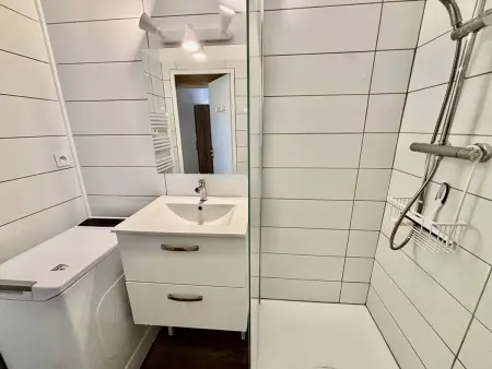 Appartement 3 pièces climatisé, plage à 10 min - Le Lavandou : photo 13