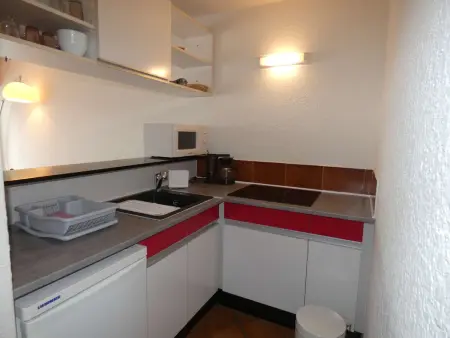 Studio cabine 4 pers avec loggia sud à 80m de la plage : photo 3