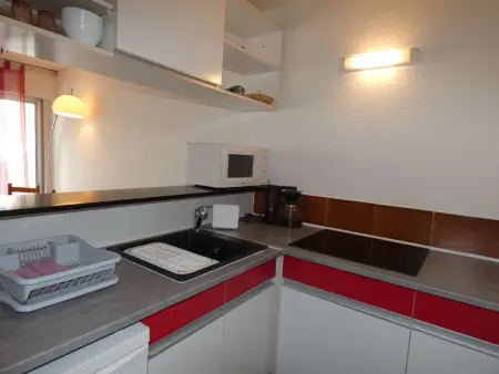 Studio cabine 4 pers avec loggia sud à 80m de la plage : photo 4