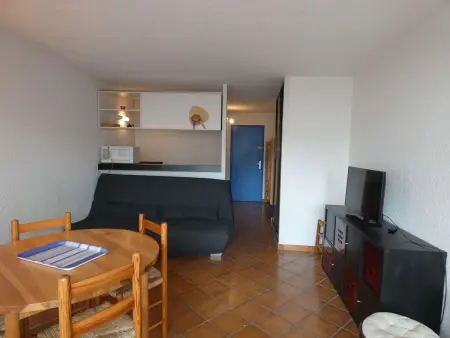 Studio cabine 4 pers avec loggia sud à 80m de la plage : photo 6