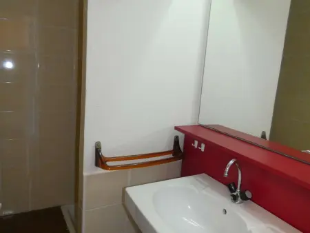Studio cabine 4 pers avec loggia sud à 80m de la plage : photo 8