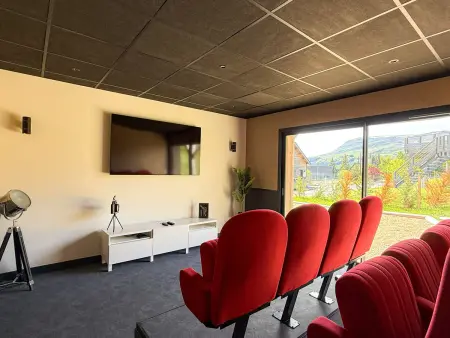 Chalet 14 pers. vue Monts du Cantal – Spa & loisirs - Photo 15